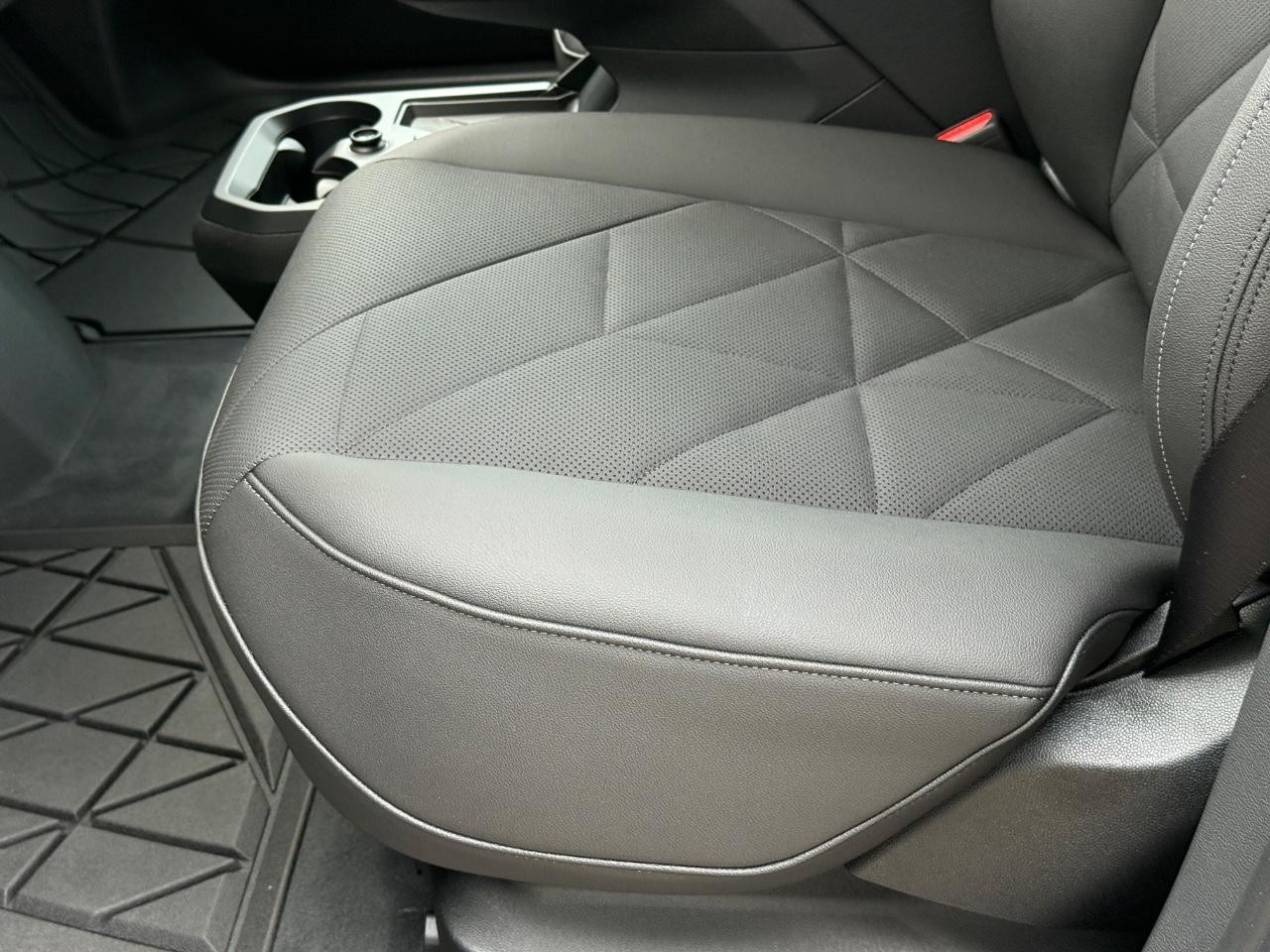BMW iX Vehicle Image 17