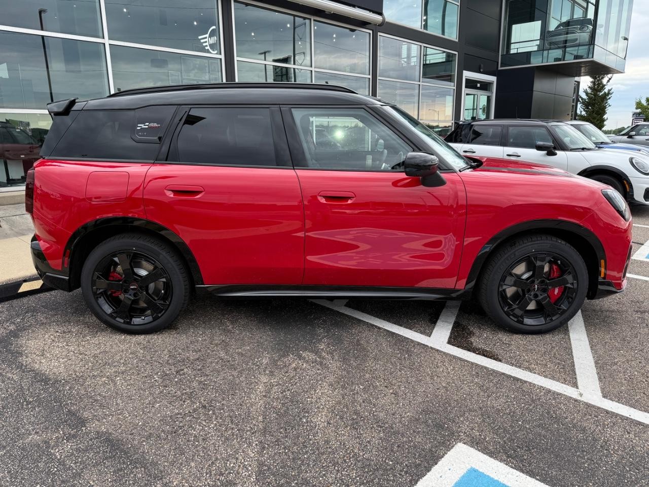 MINI Countryman Vehicle Image 02