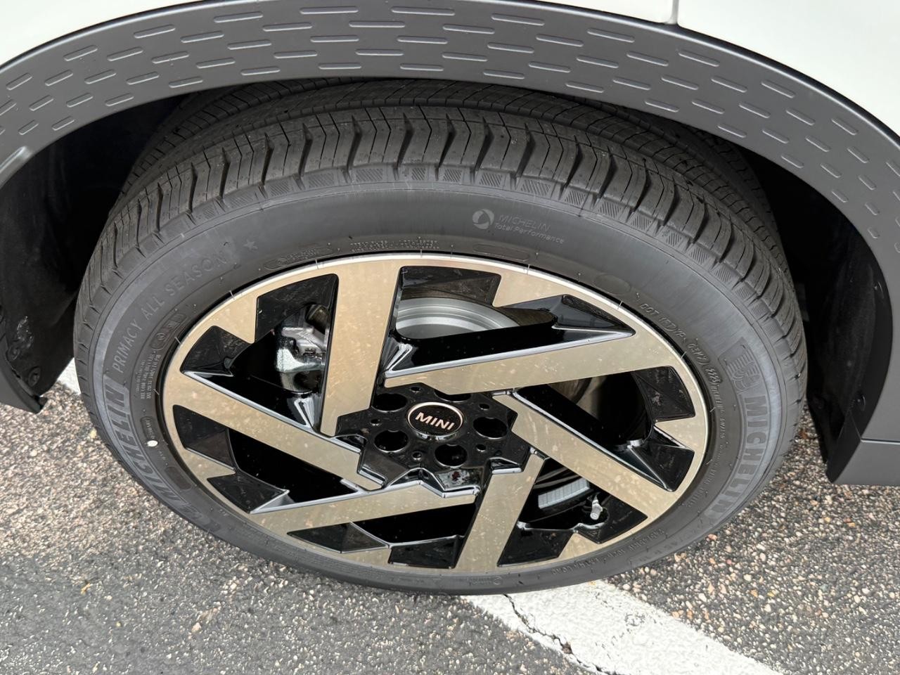 MINI Countryman Vehicle Image 04