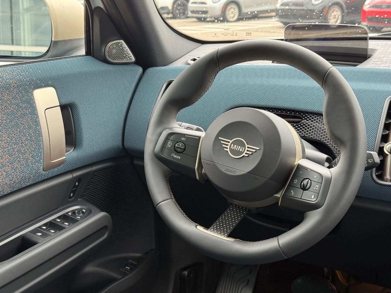MINI Countryman Vehicle Image 09