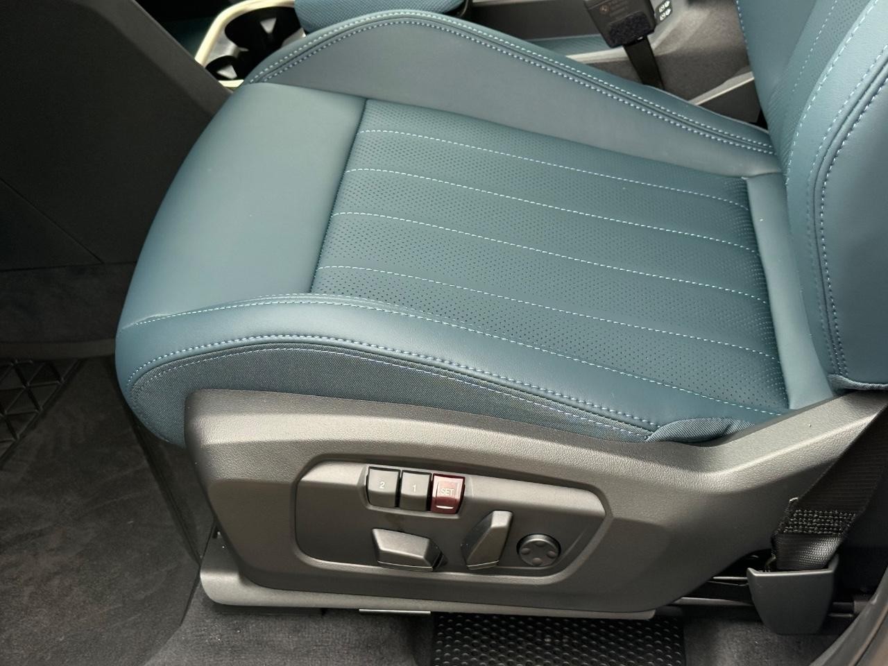 MINI Countryman Vehicle Image 16