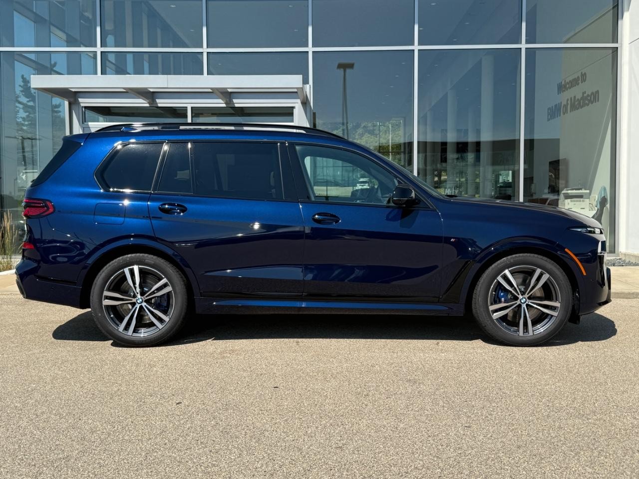 BMW X7 Vehicle Image 02