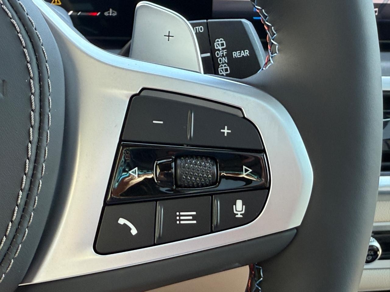 BMW X7 Vehicle Image 12