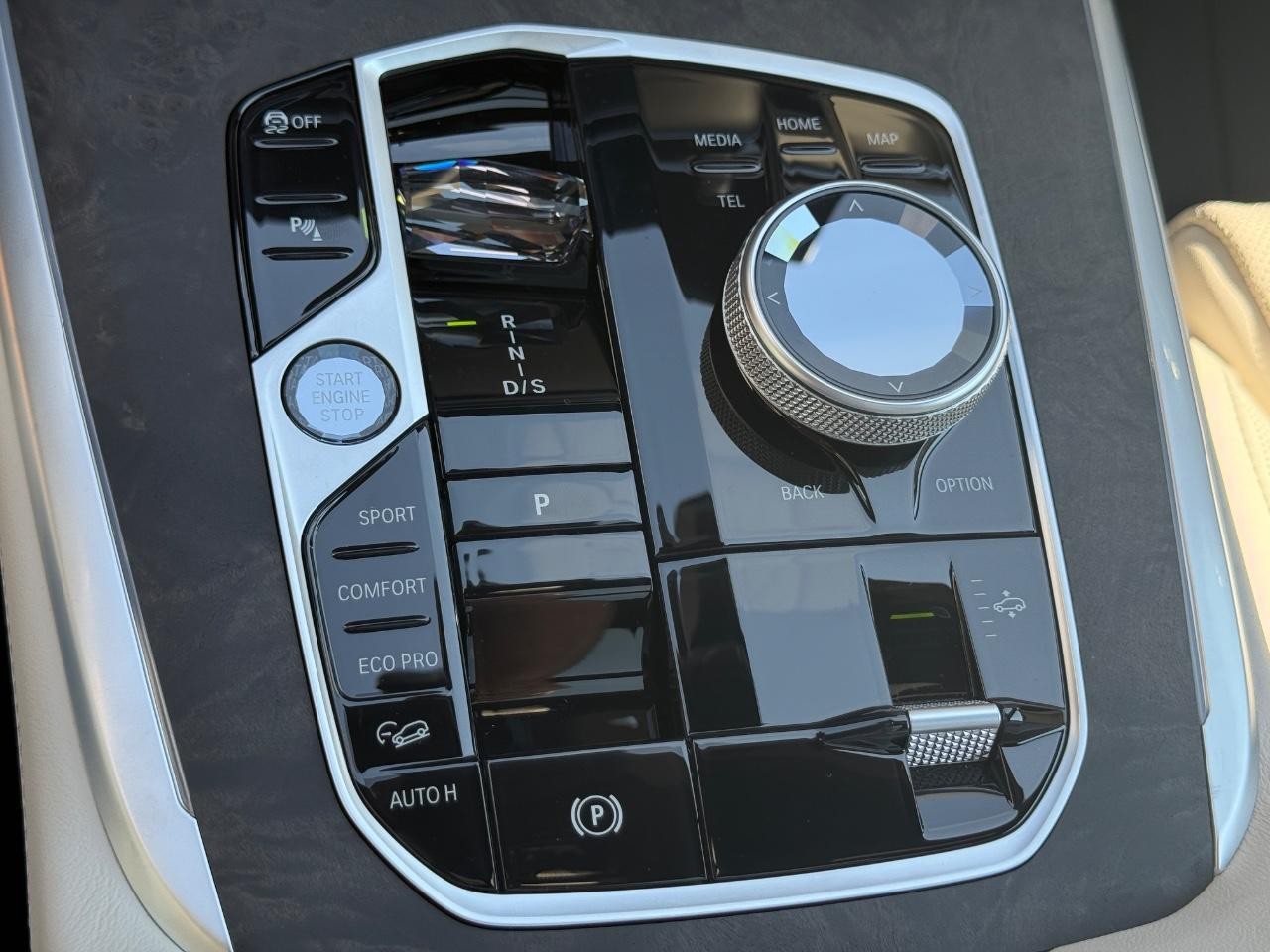BMW X7 Vehicle Image 16