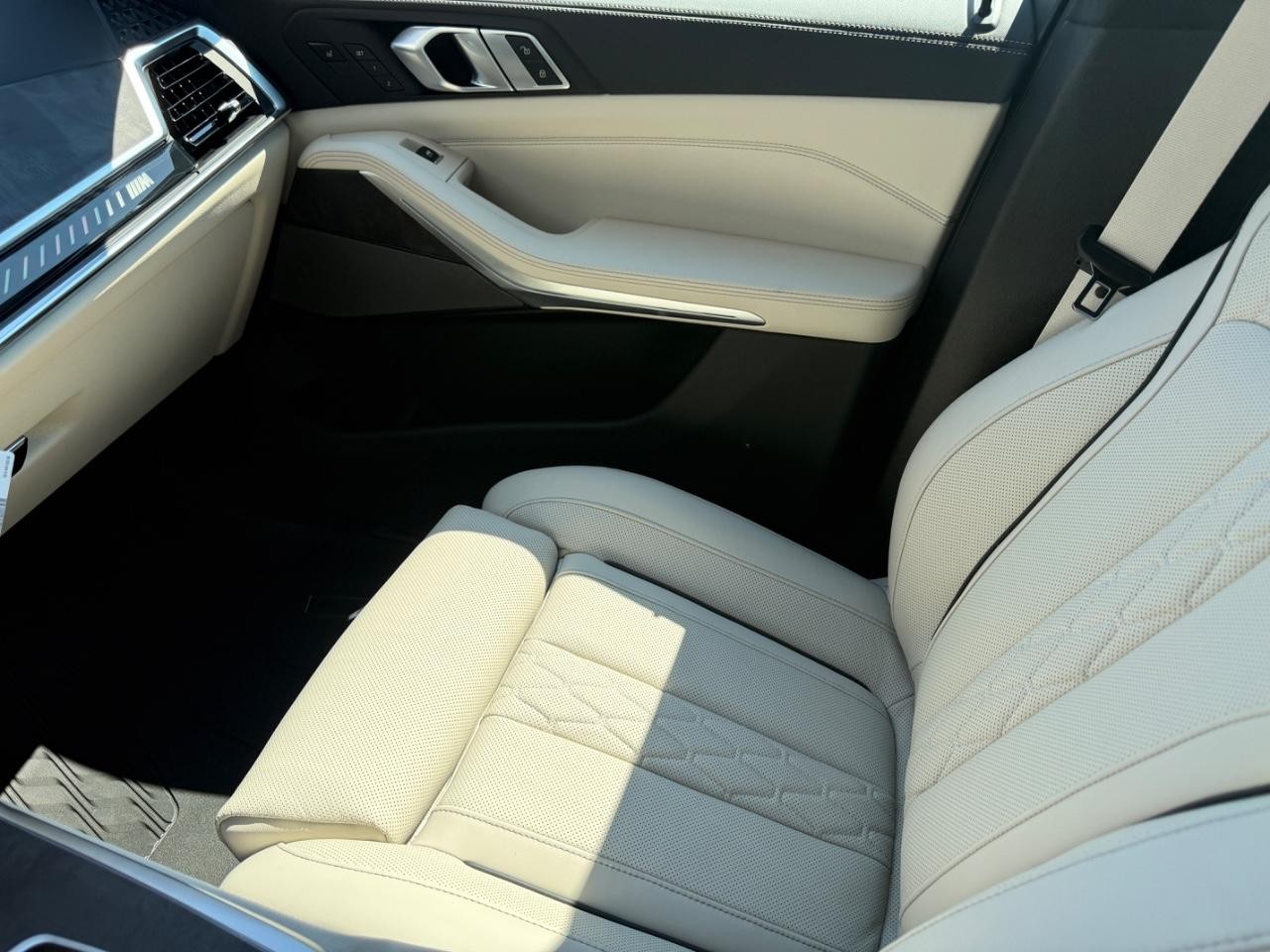 BMW X7 Vehicle Image 17