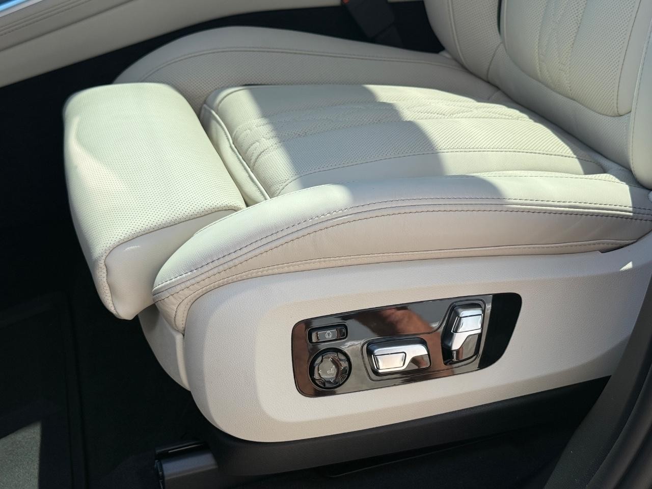 BMW X7 Vehicle Image 19