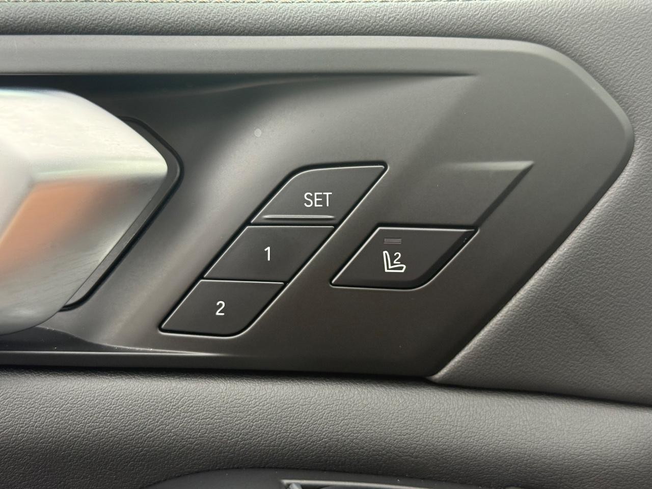 BMW X5 Vehicle Image 16