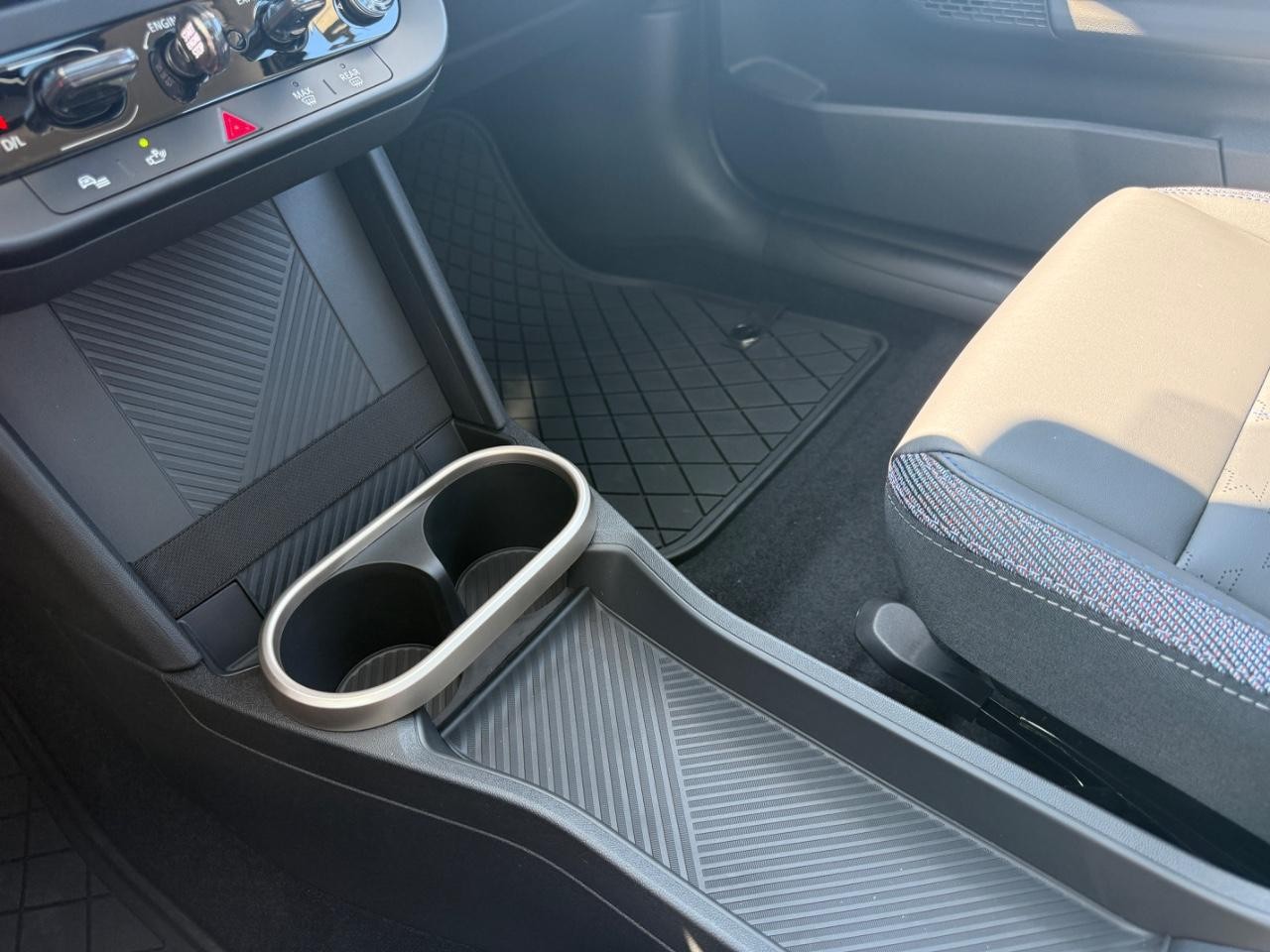 MINI Hardtop 4 Door Vehicle Image 14