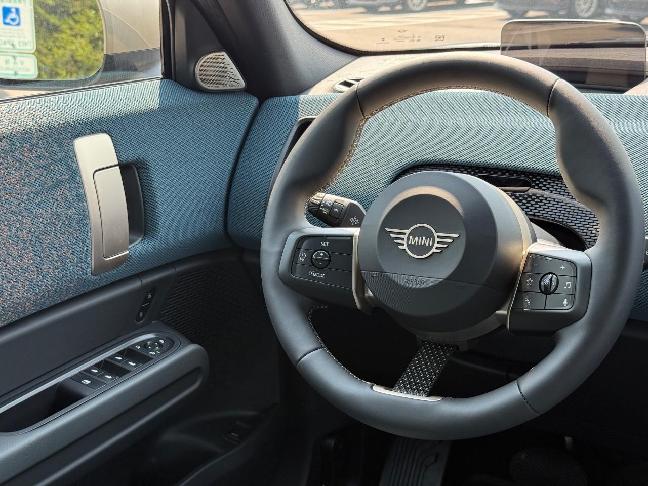 MINI Countryman Vehicle Image 09