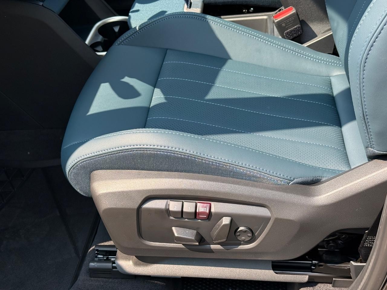 MINI Countryman Vehicle Image 16