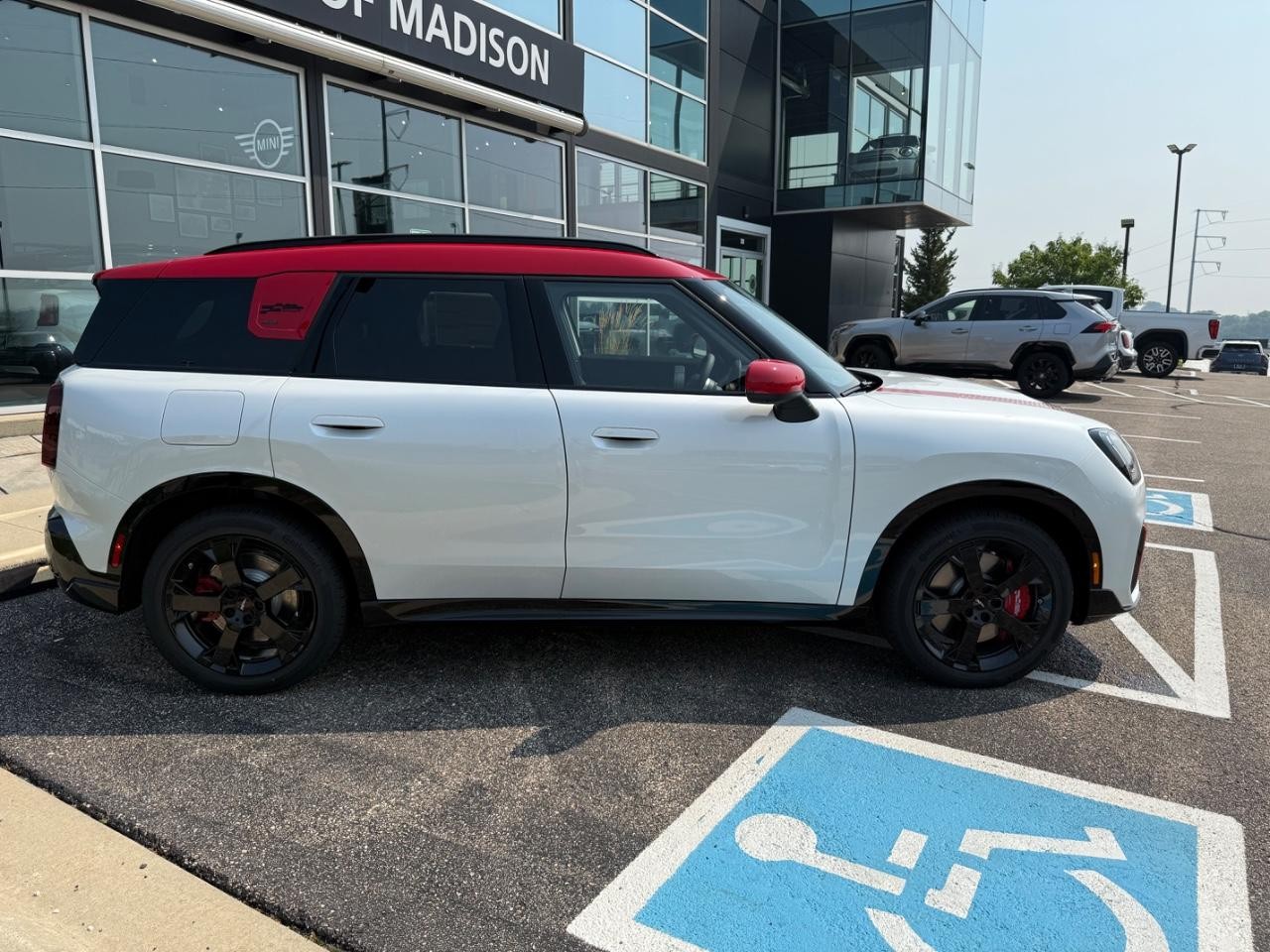 MINI Countryman Vehicle Image 02