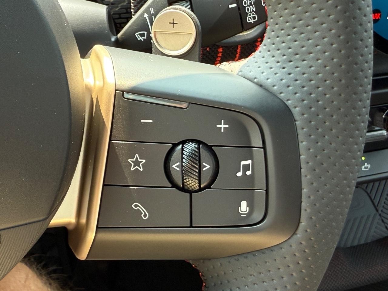 MINI Countryman Vehicle Image 12