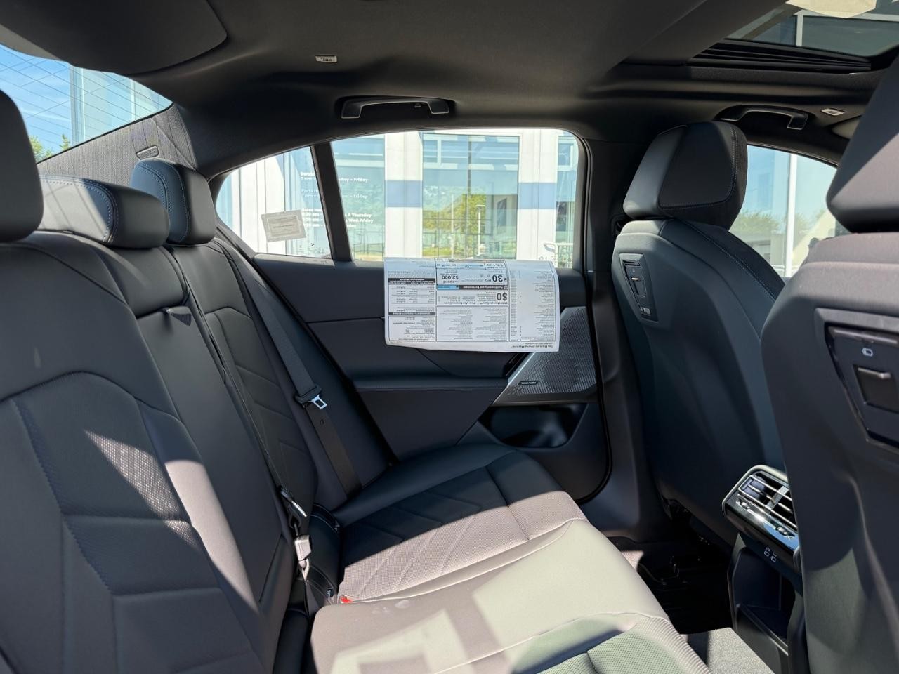 BMW 5 Series Vehicle Image 05