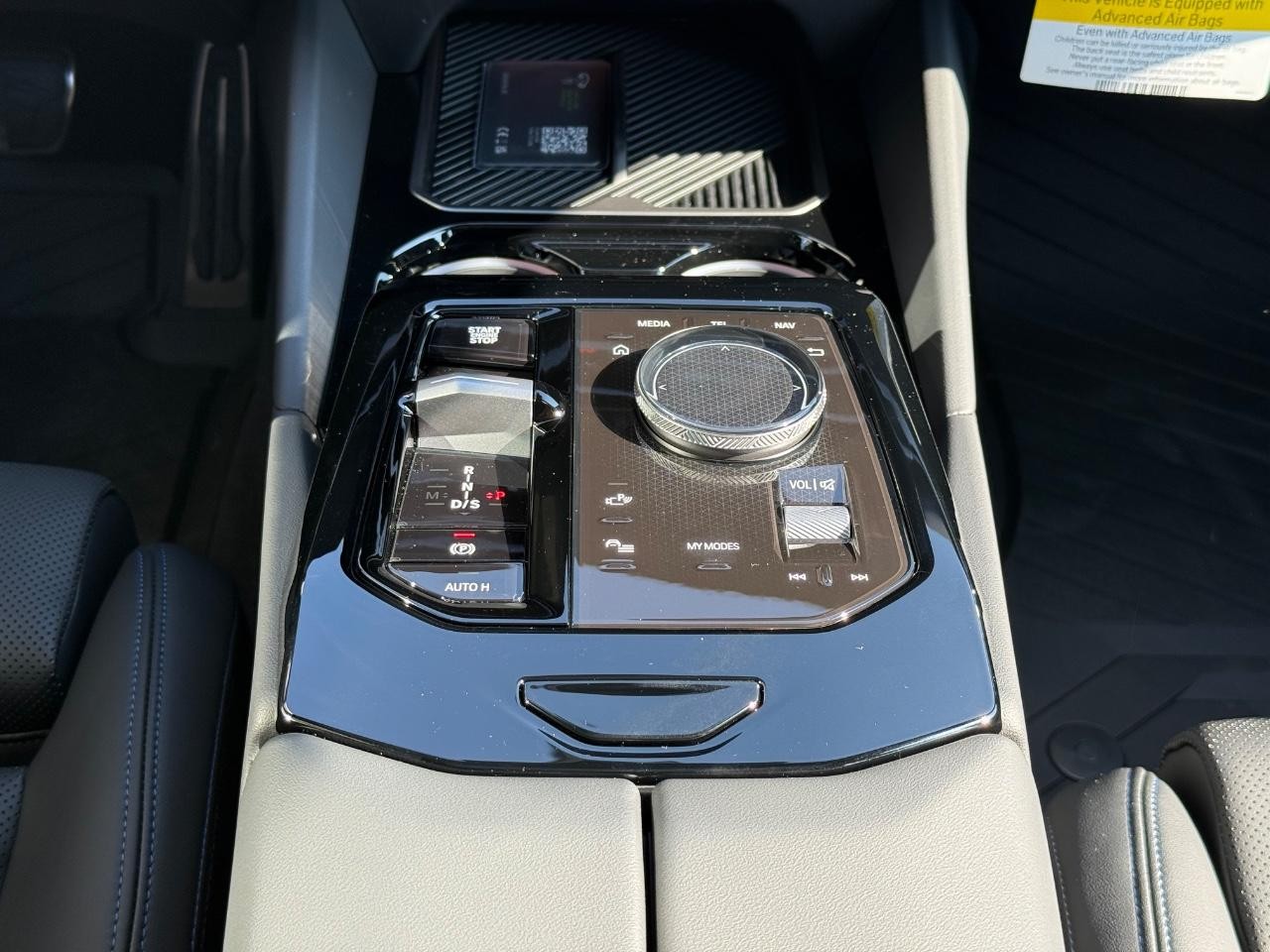 BMW 5 Series Vehicle Image 08