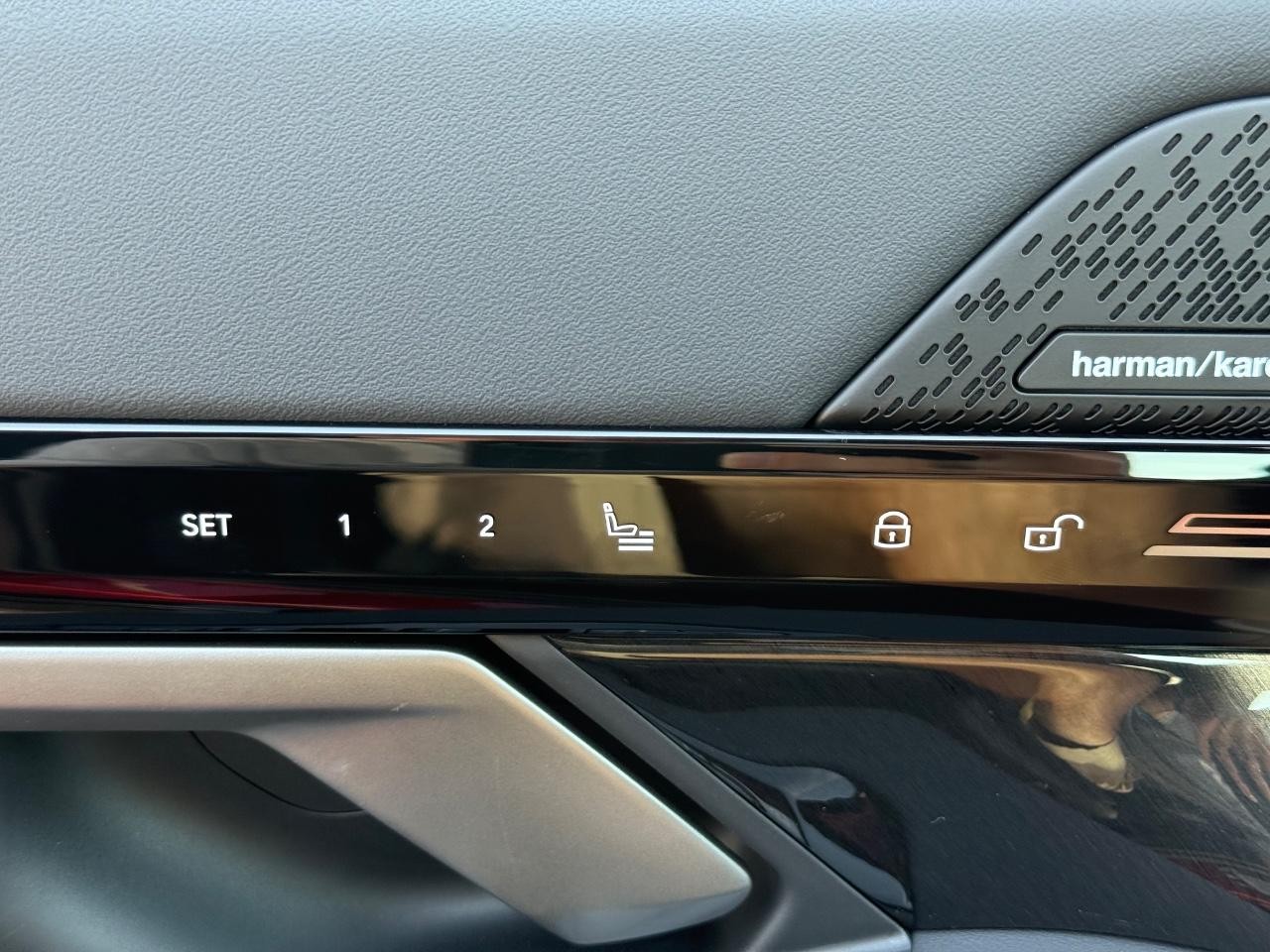 BMW 5 Series Vehicle Image 11