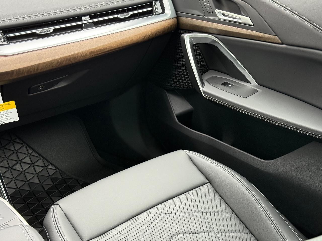 BMW X1 Vehicle Image 10