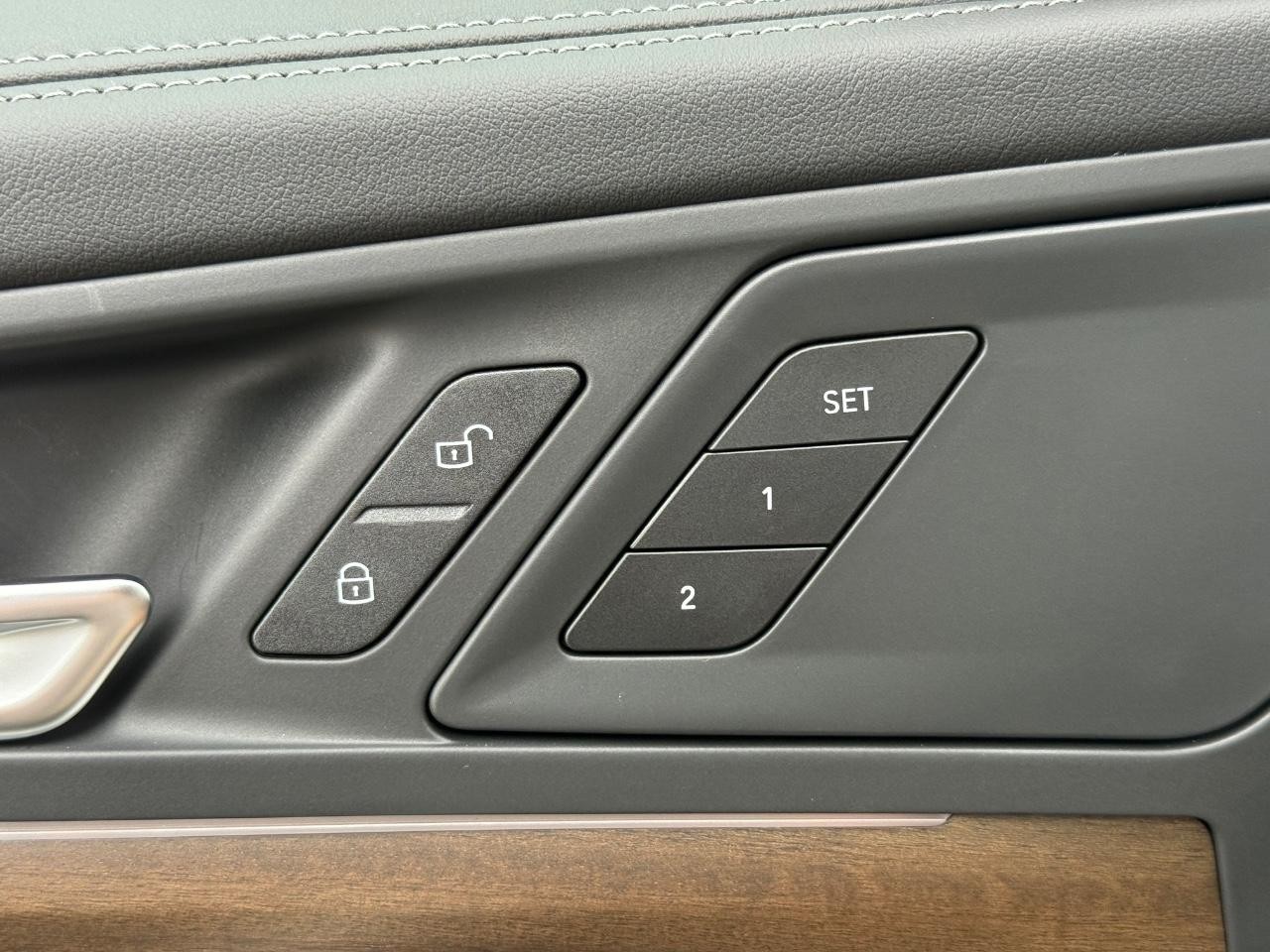 BMW X1 Vehicle Image 11