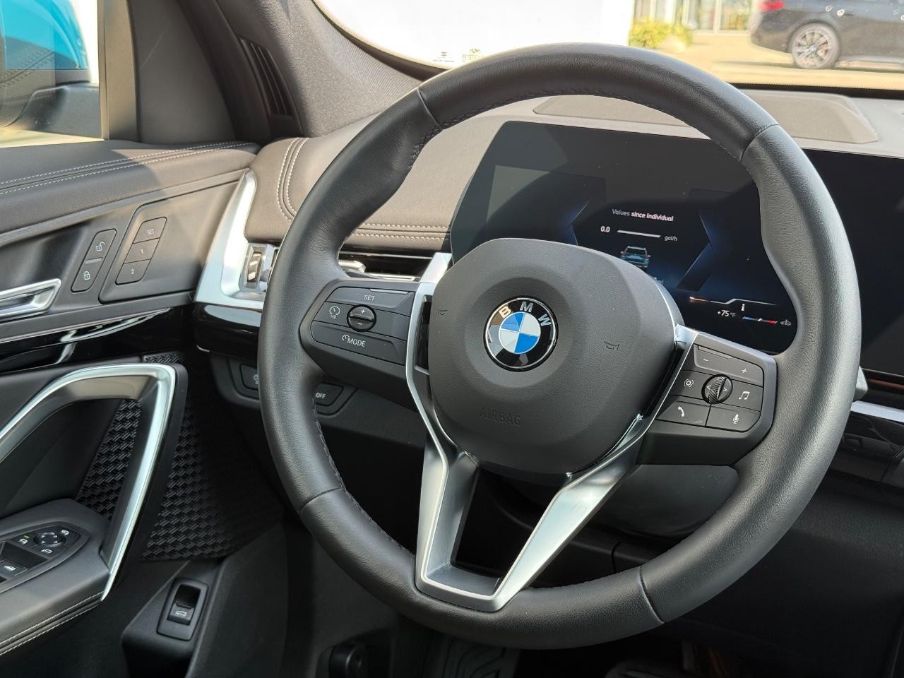 BMW X1 Vehicle Image 14