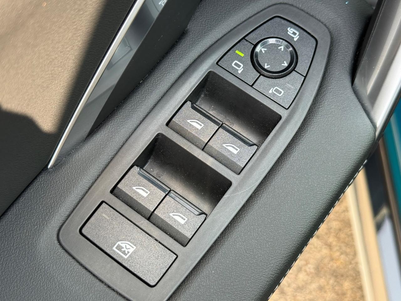 BMW X1 Vehicle Image 21