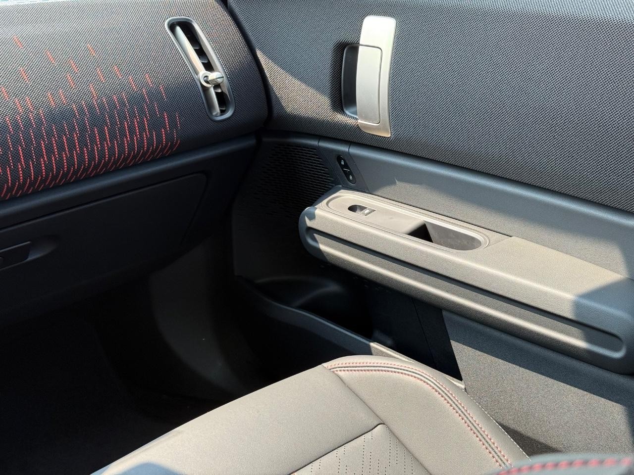 MINI Countryman Vehicle Image 10