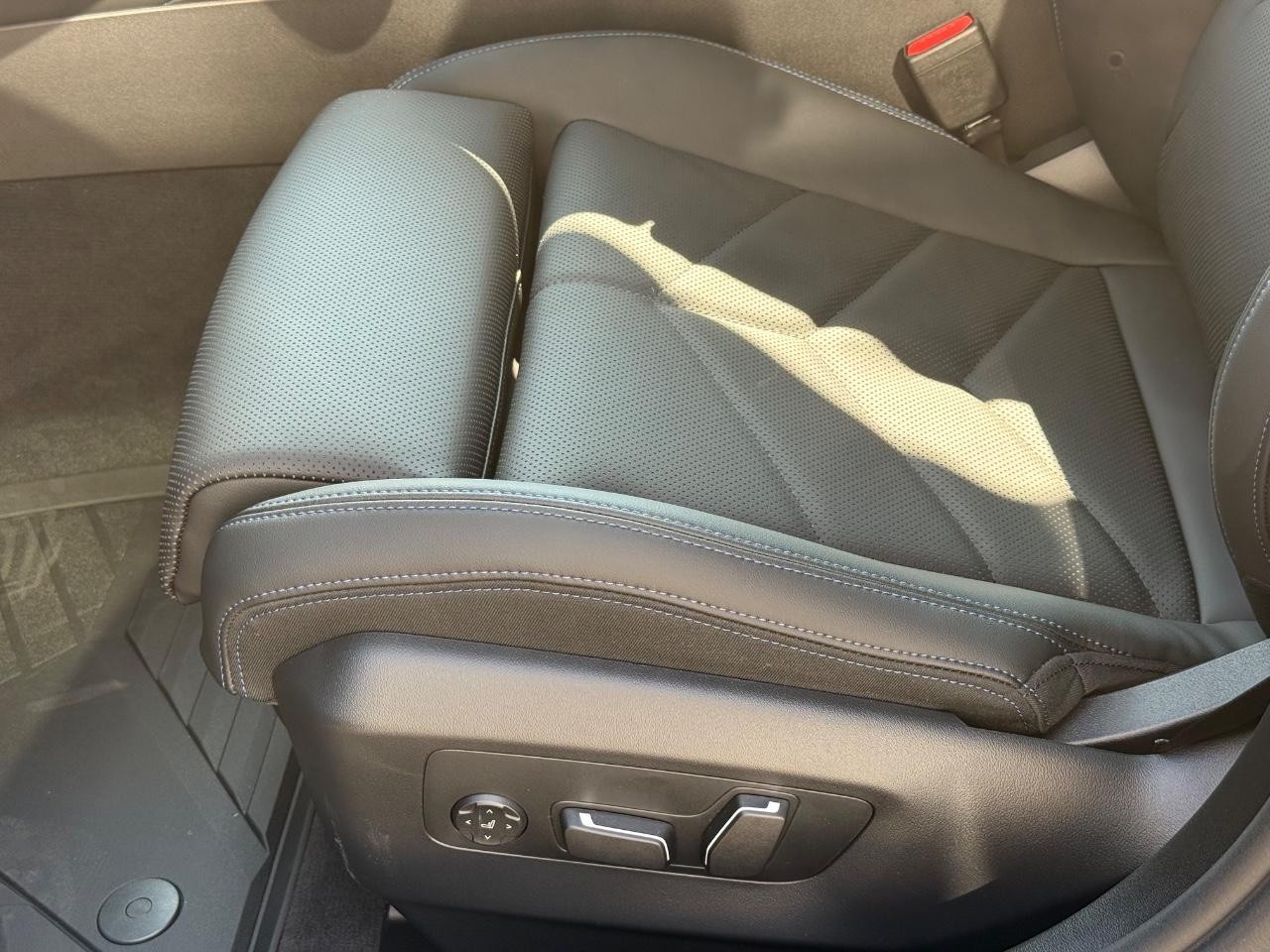BMW i5 Vehicle Image 19