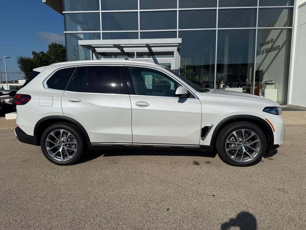 BMW X5 Vehicle Image 02