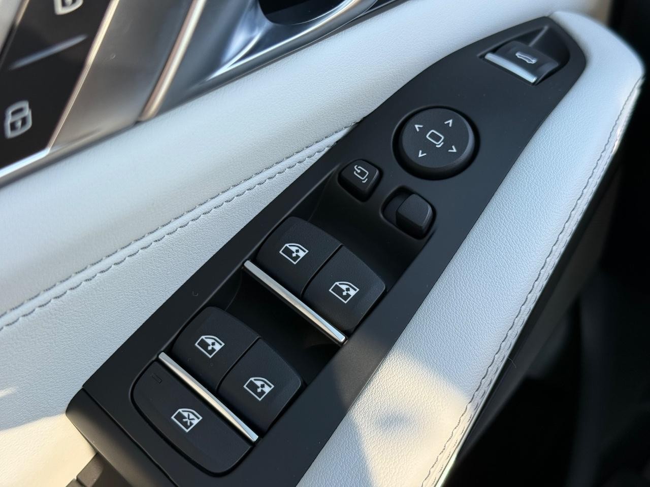 BMW X5 Vehicle Image 17