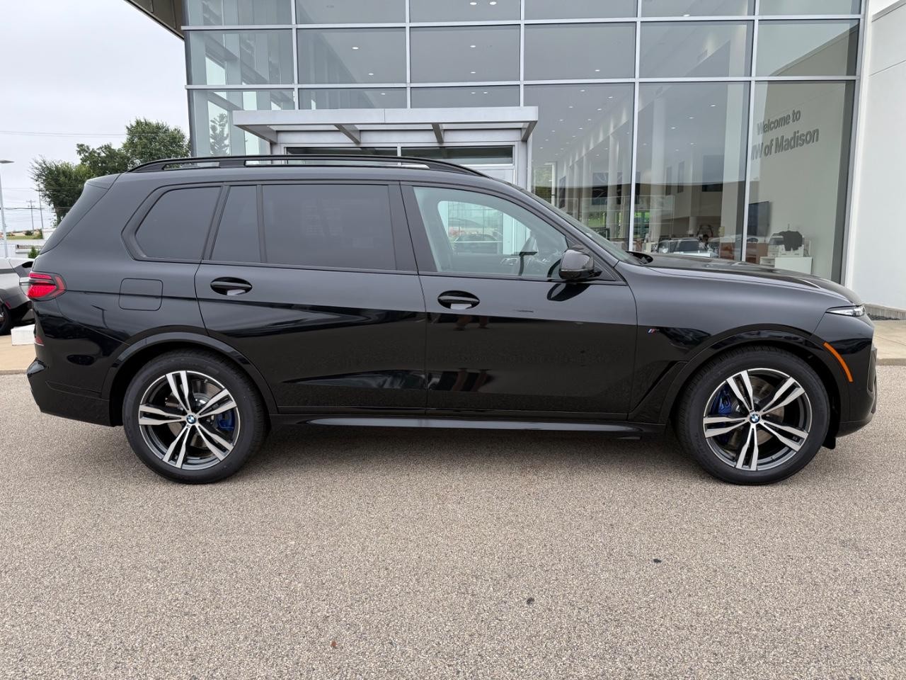 BMW X7 Vehicle Image 02