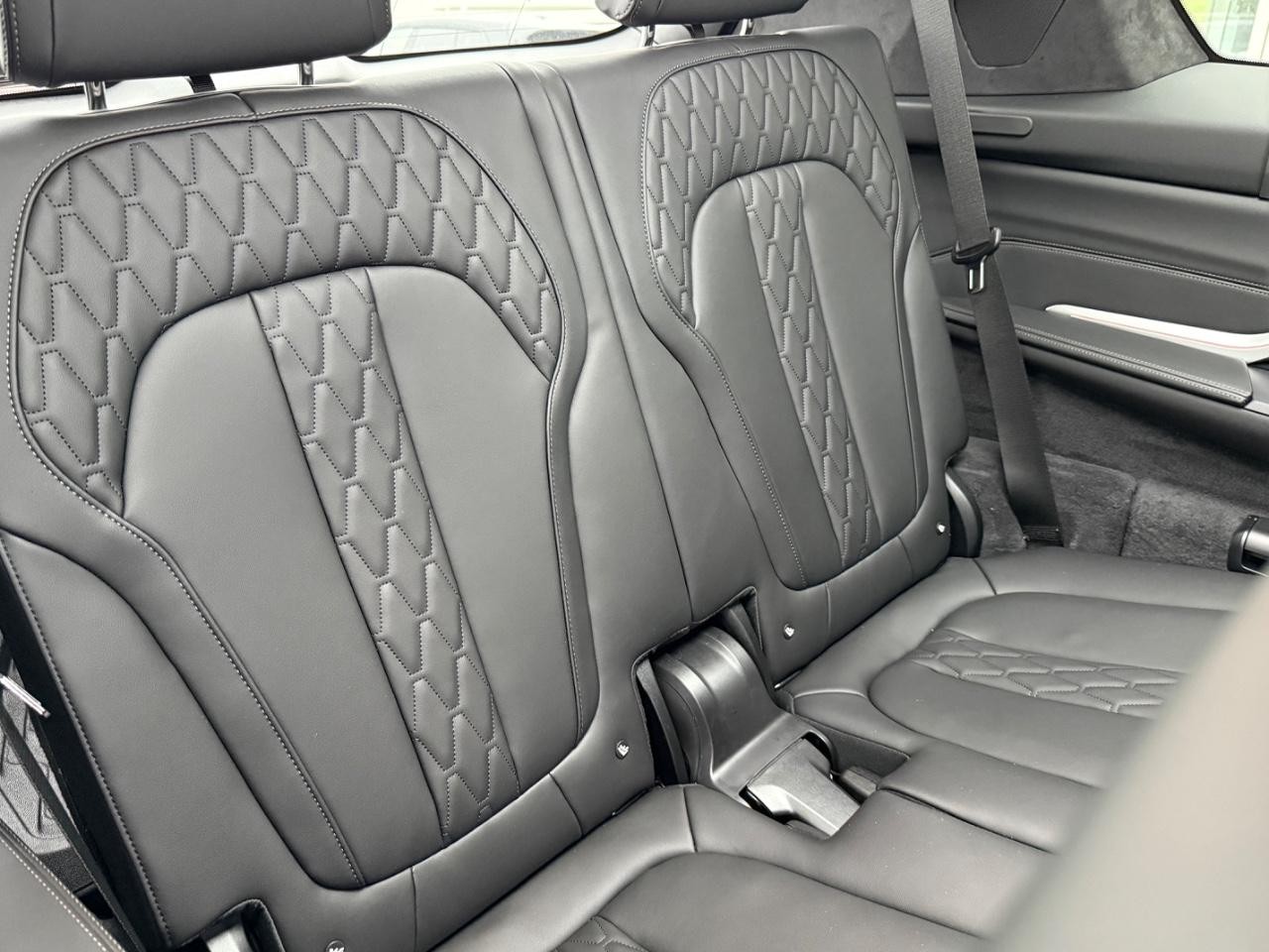 BMW X7 Vehicle Image 05