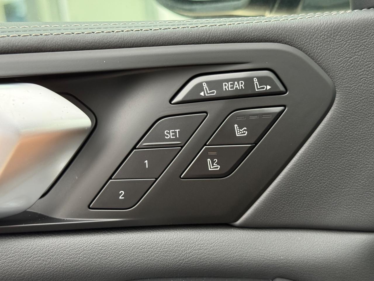 BMW X7 Vehicle Image 12