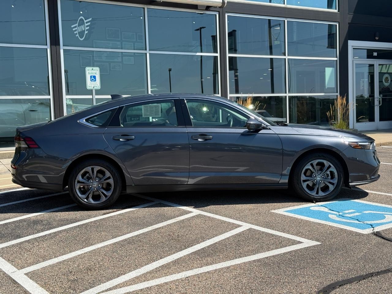 Honda Accord Sedan Vehicle Image 02