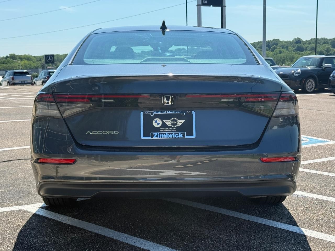 Honda Accord Sedan Vehicle Image 04