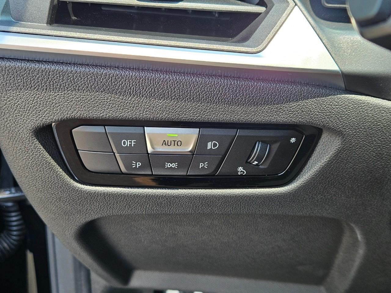 BMW 2 Series Vehicle Image 17