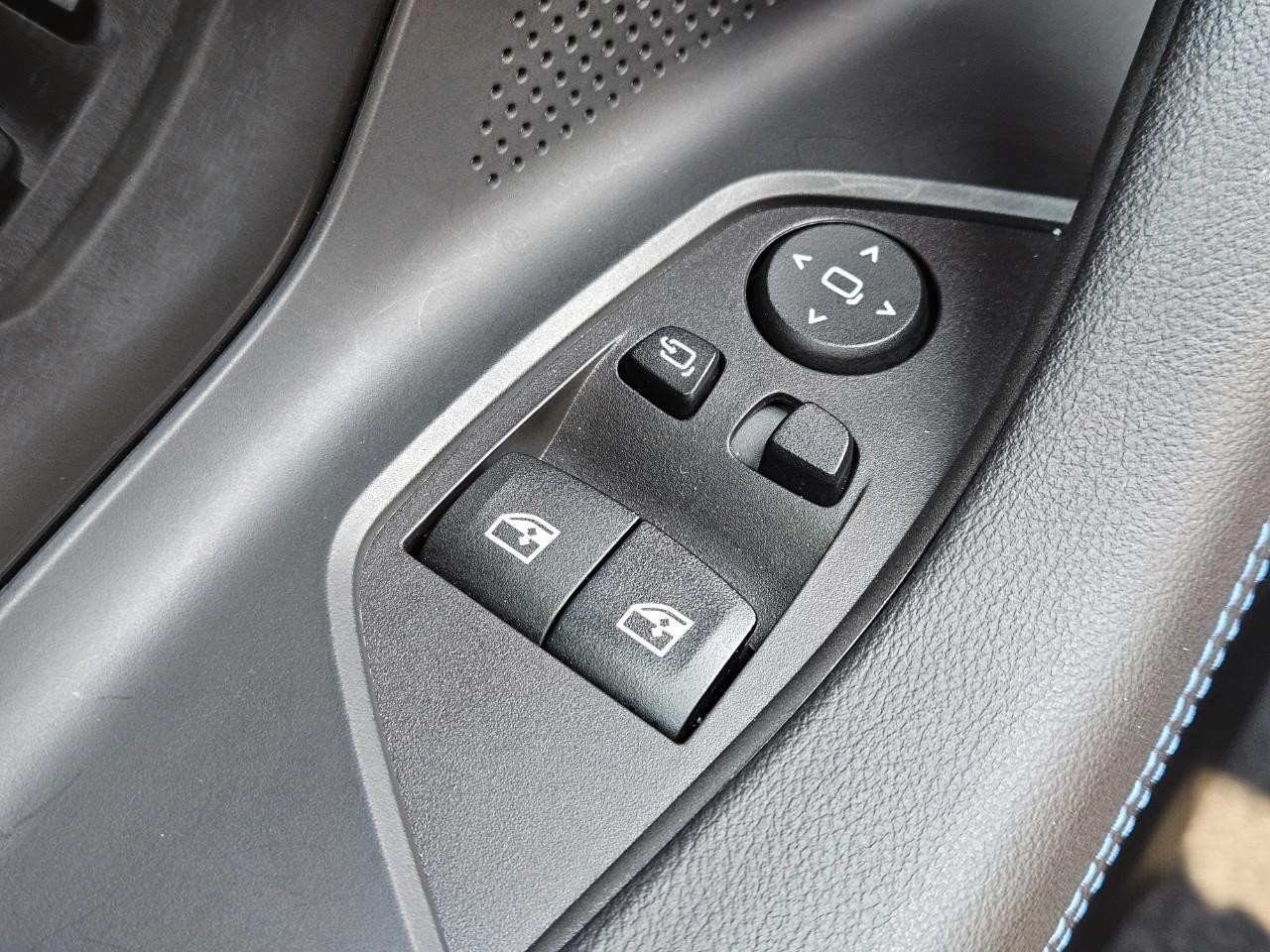 BMW 2 Series Vehicle Image 24