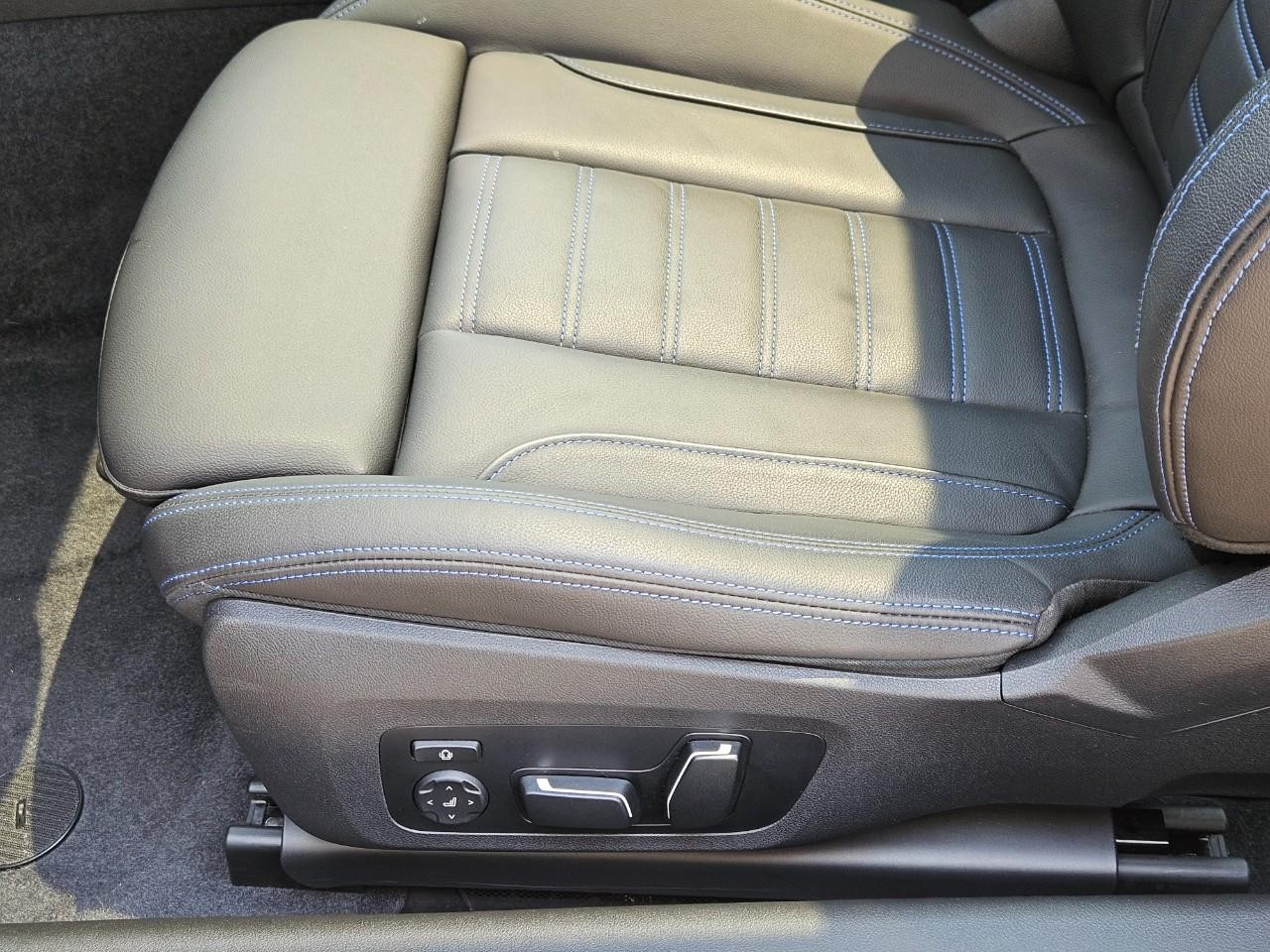 BMW 2 Series Vehicle Image 26