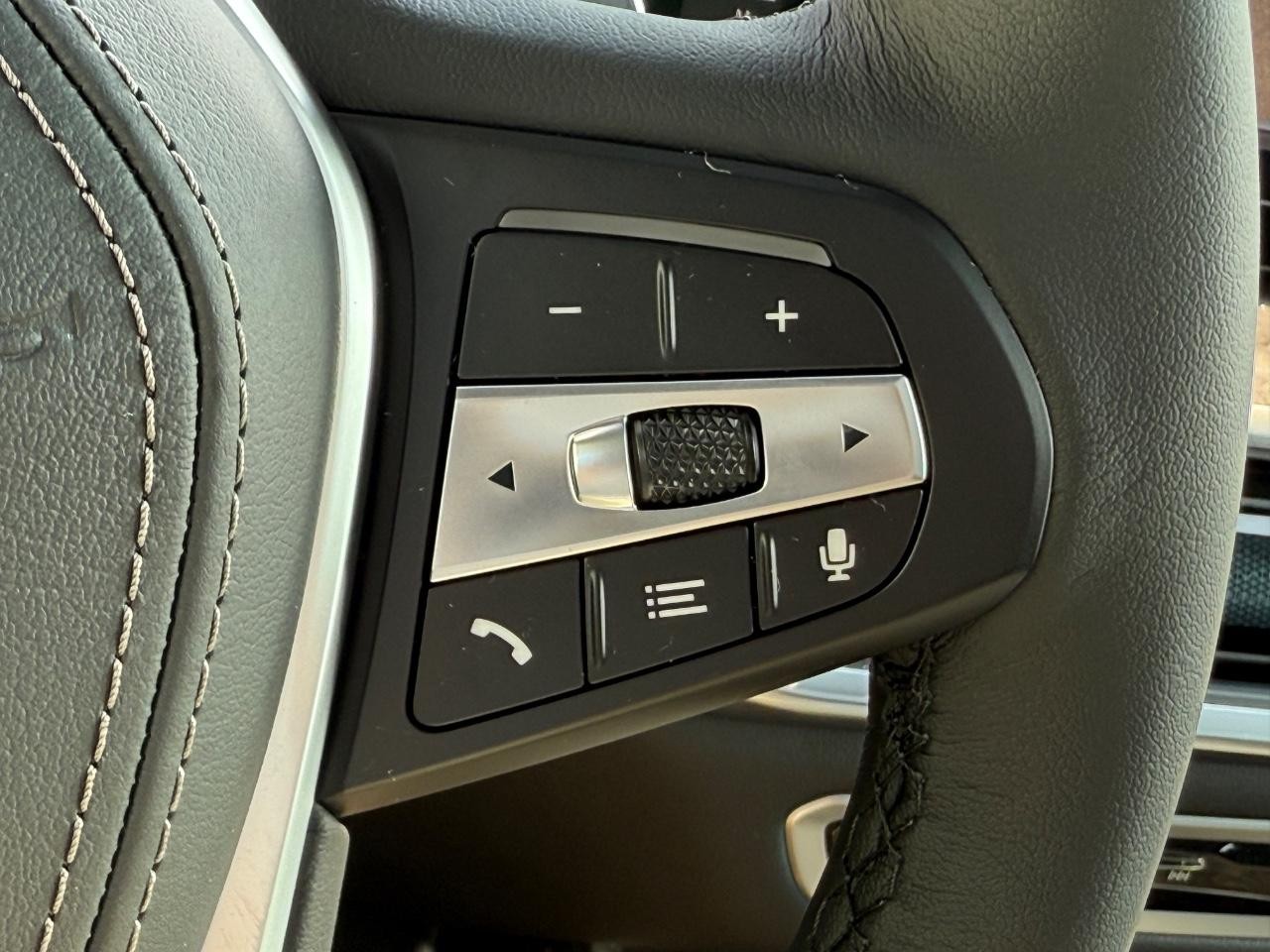 BMW X5 Vehicle Image 13