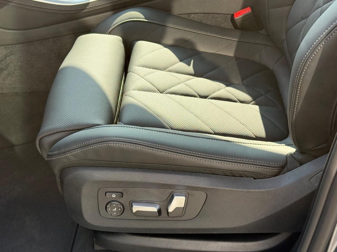 BMW X5 Vehicle Image 17