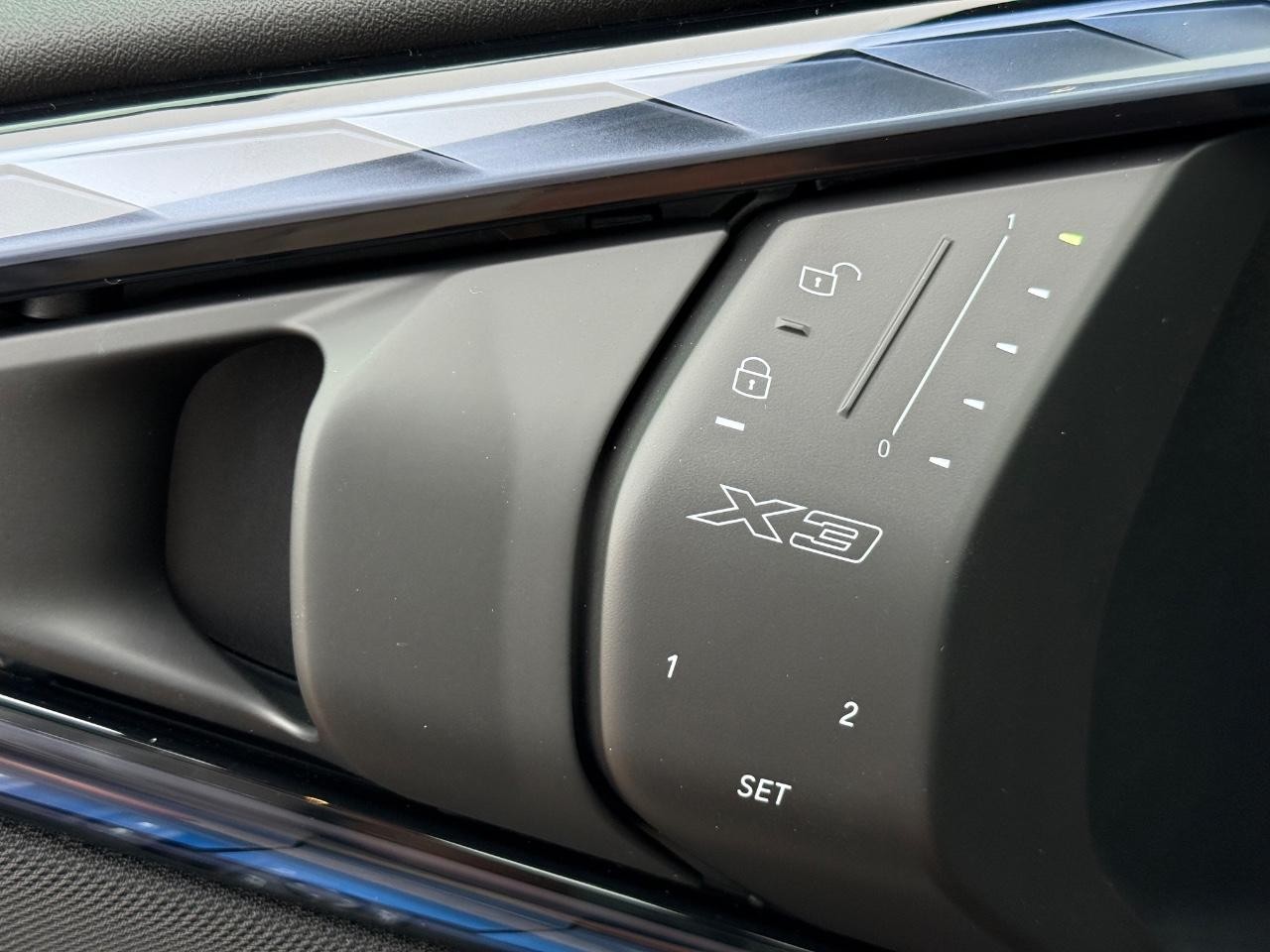 BMW X3 Vehicle Image 11