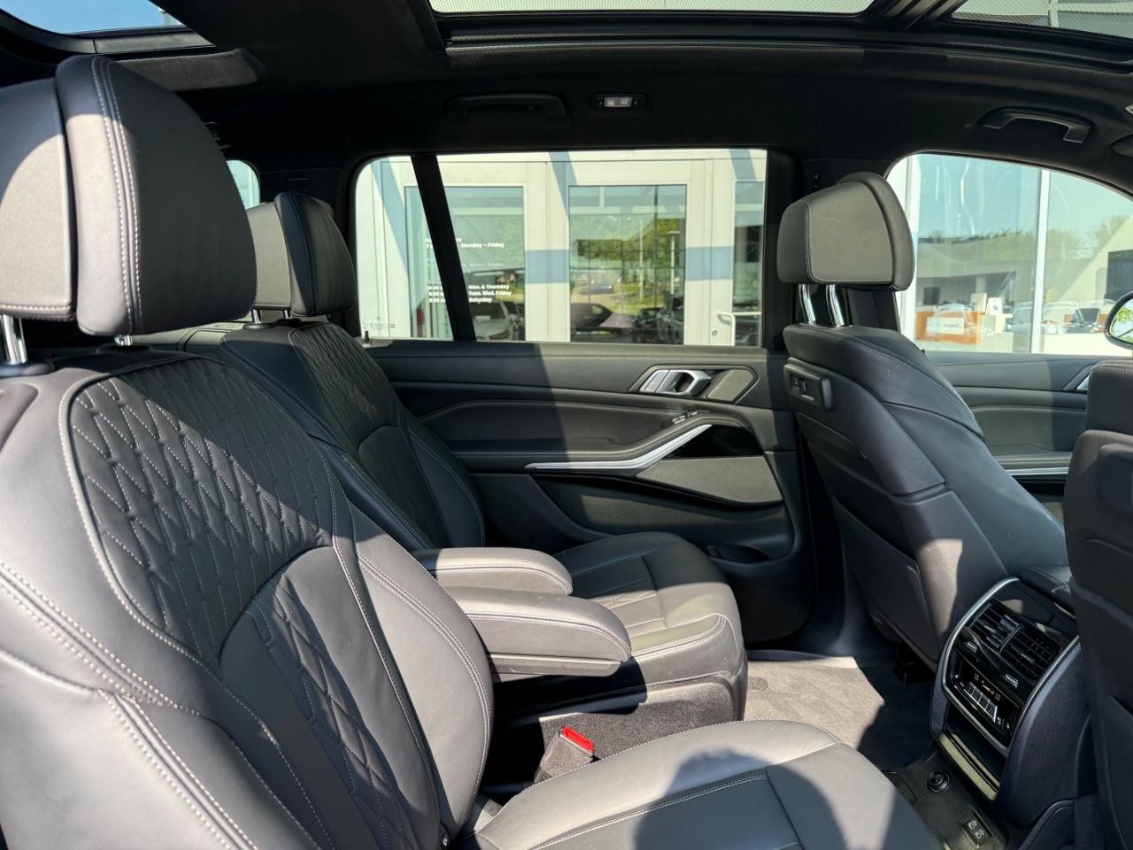 BMW X7 Vehicle Image 10