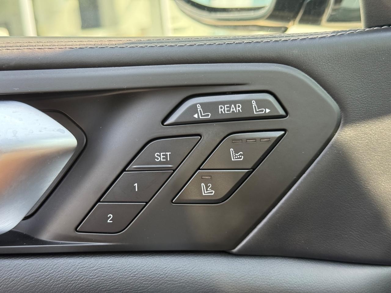 BMW X7 Vehicle Image 16