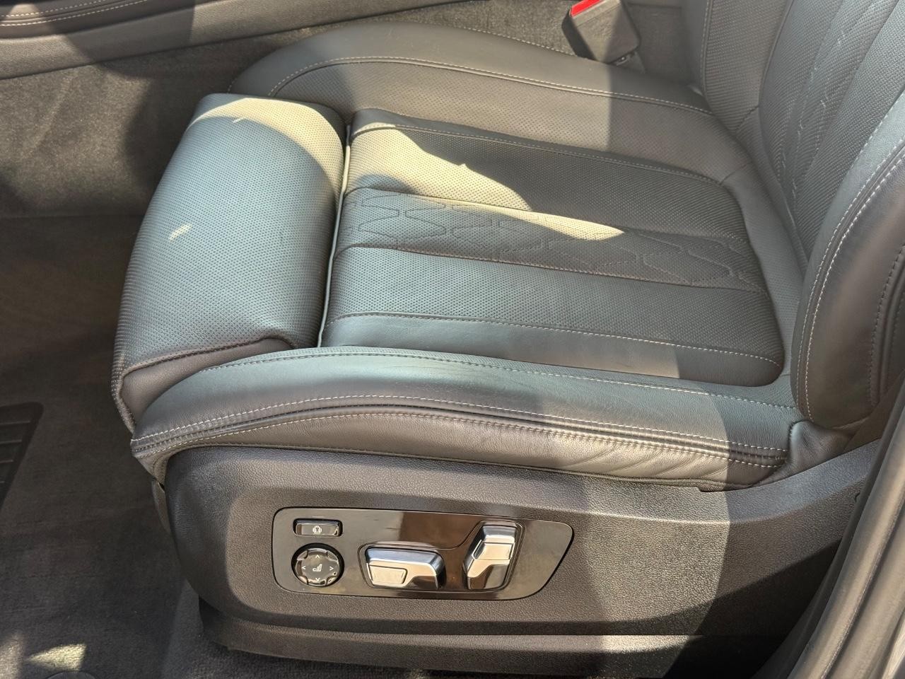 BMW X7 Vehicle Image 24