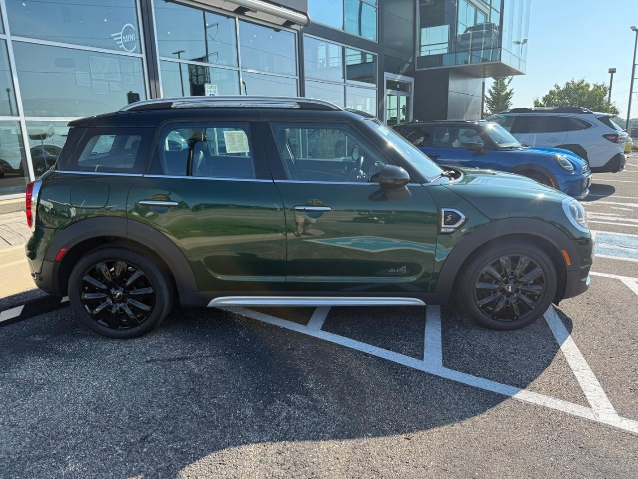 MINI Countryman Vehicle Image 02
