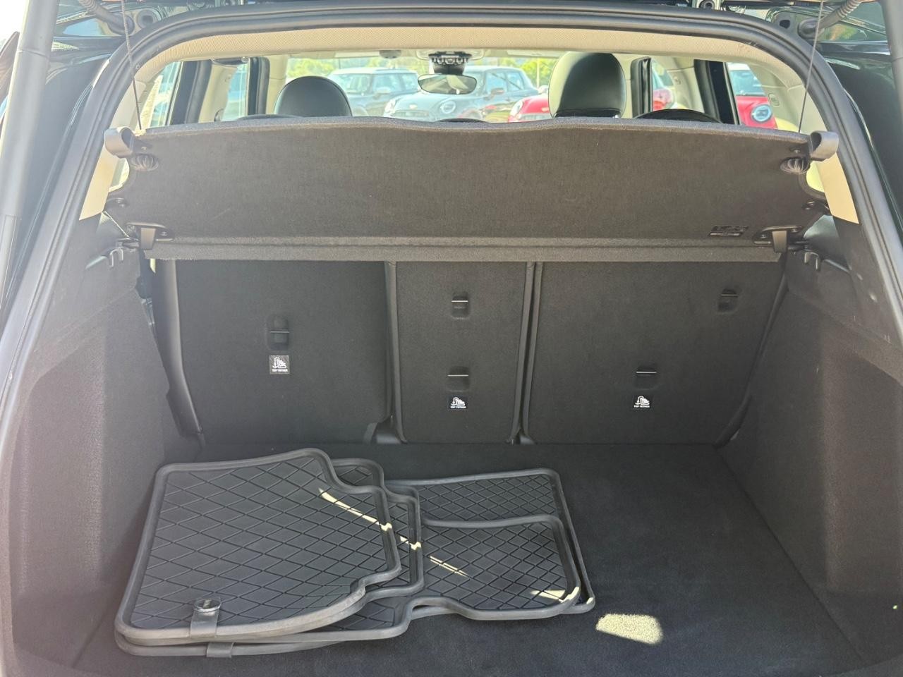 MINI Countryman Vehicle Image 05