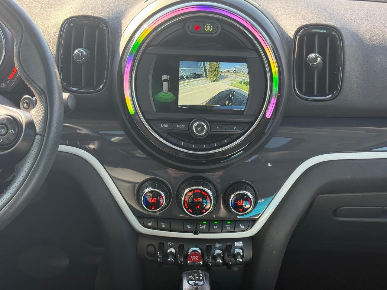 MINI Countryman Vehicle Image 12