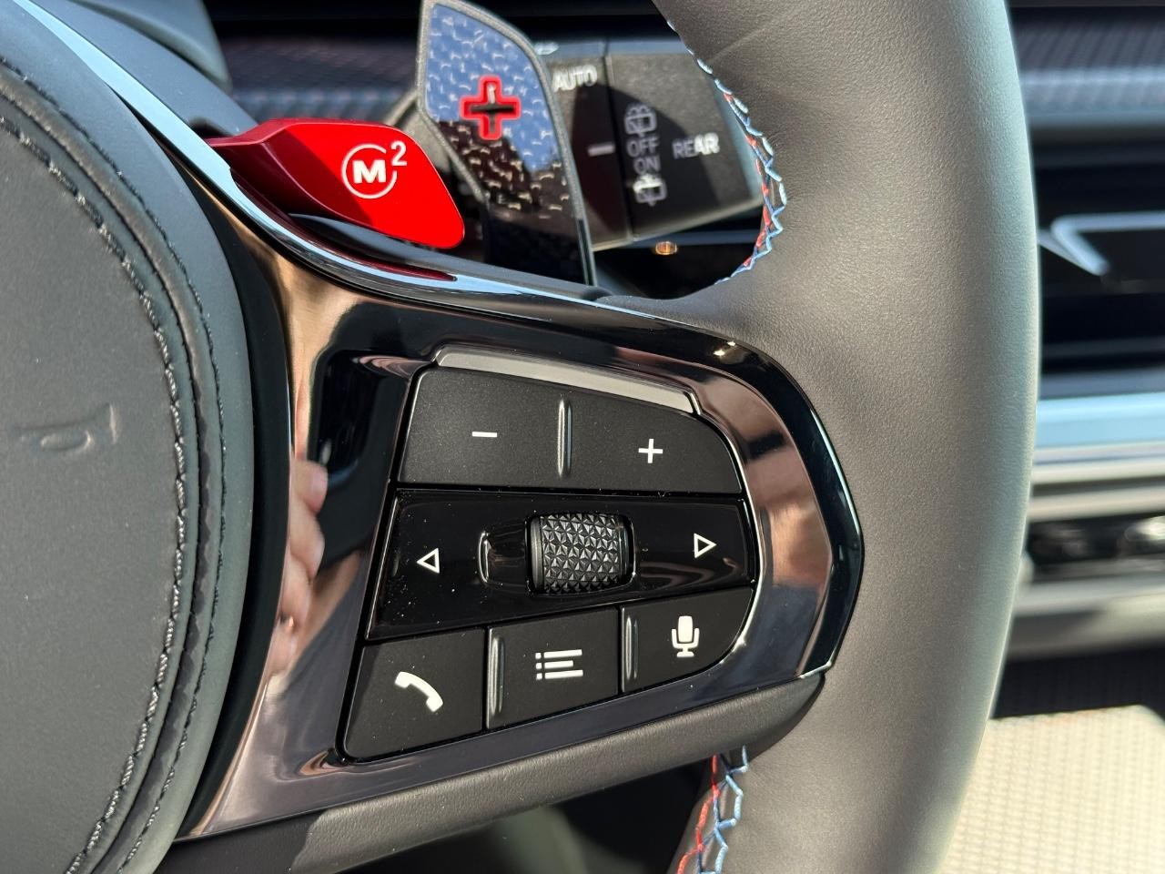 BMW XM Vehicle Image 13