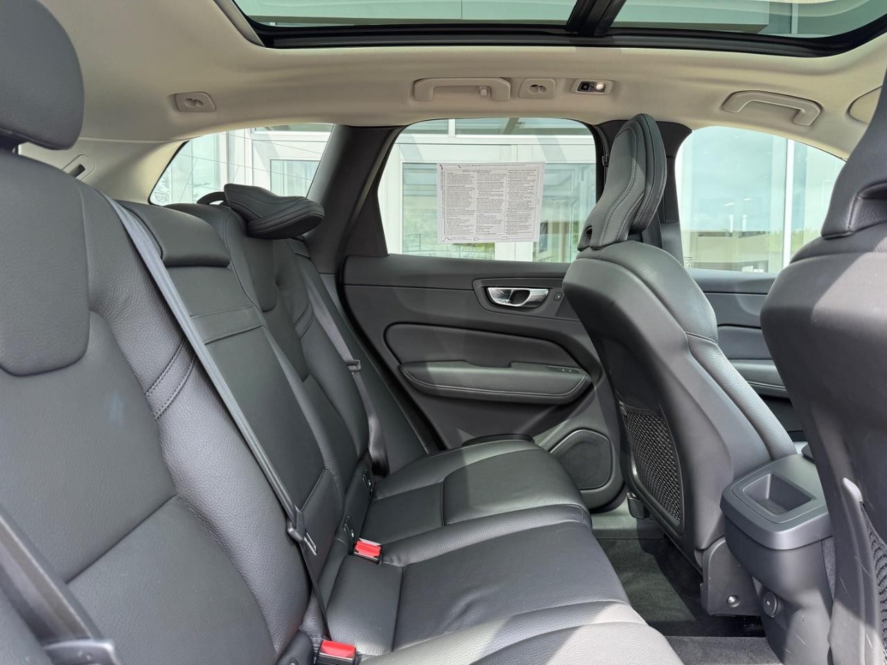 Volvo XC60 Vehicle Image 10