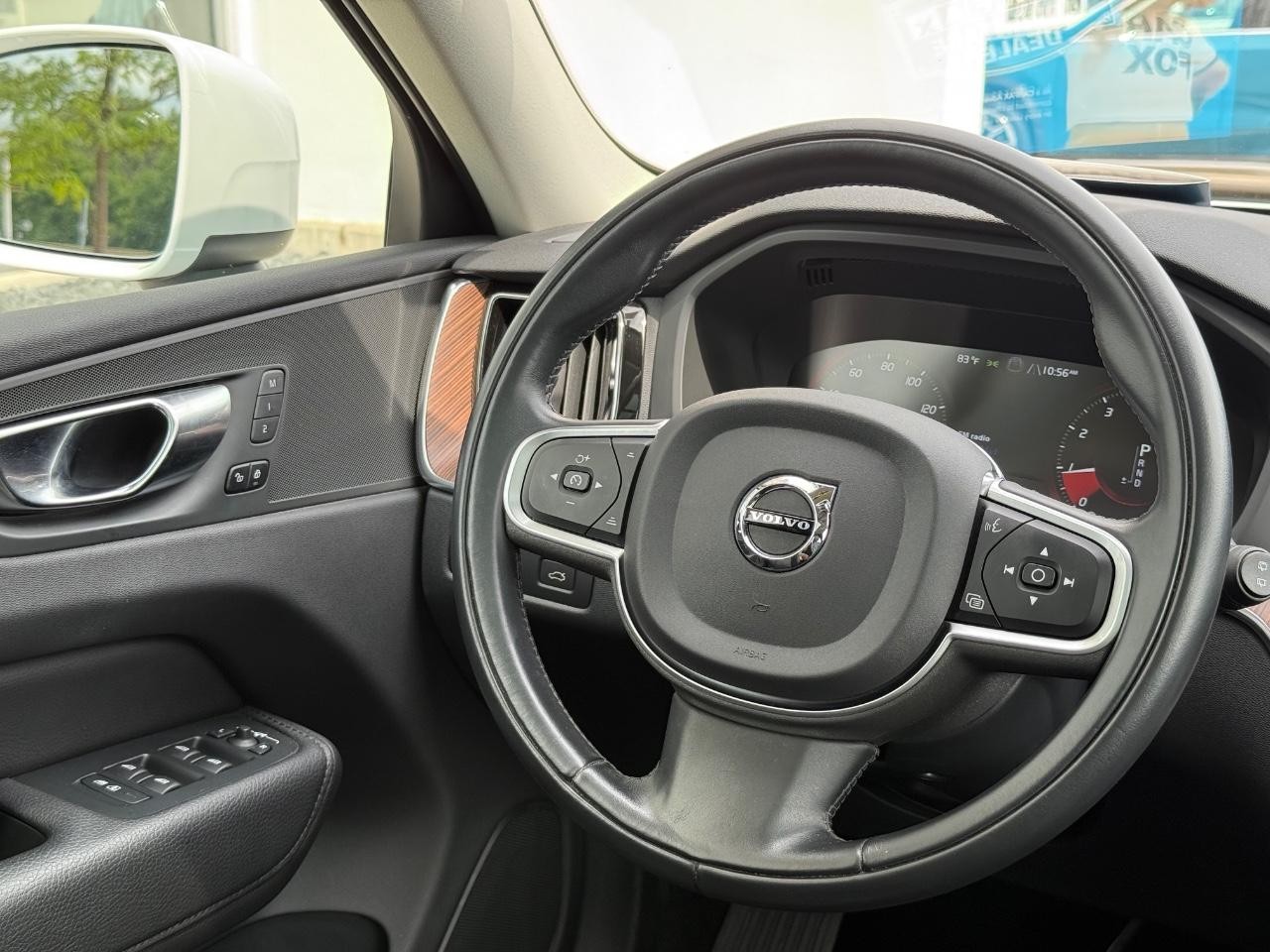 Volvo XC60 Vehicle Image 14