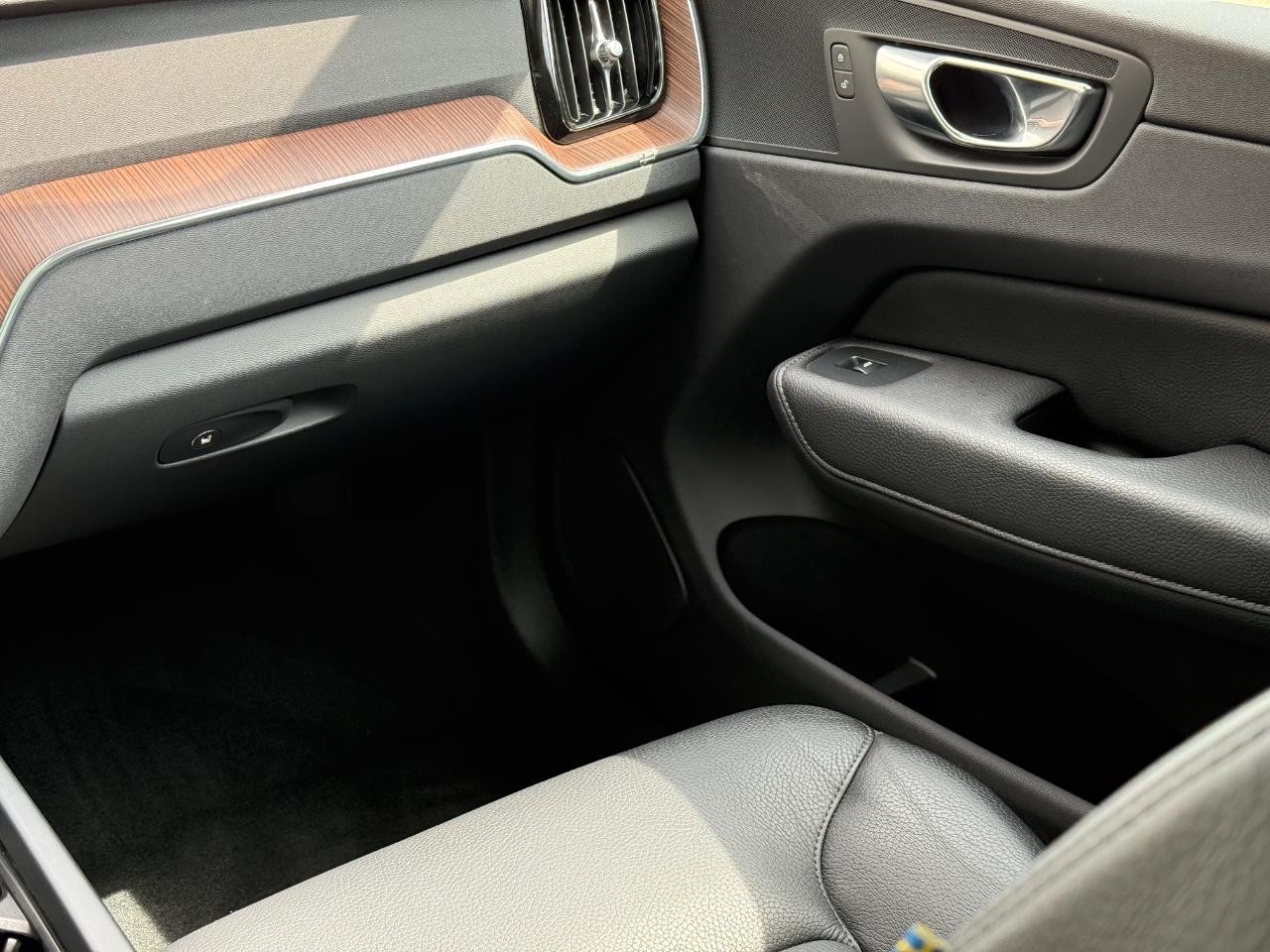 Volvo XC60 Vehicle Image 15