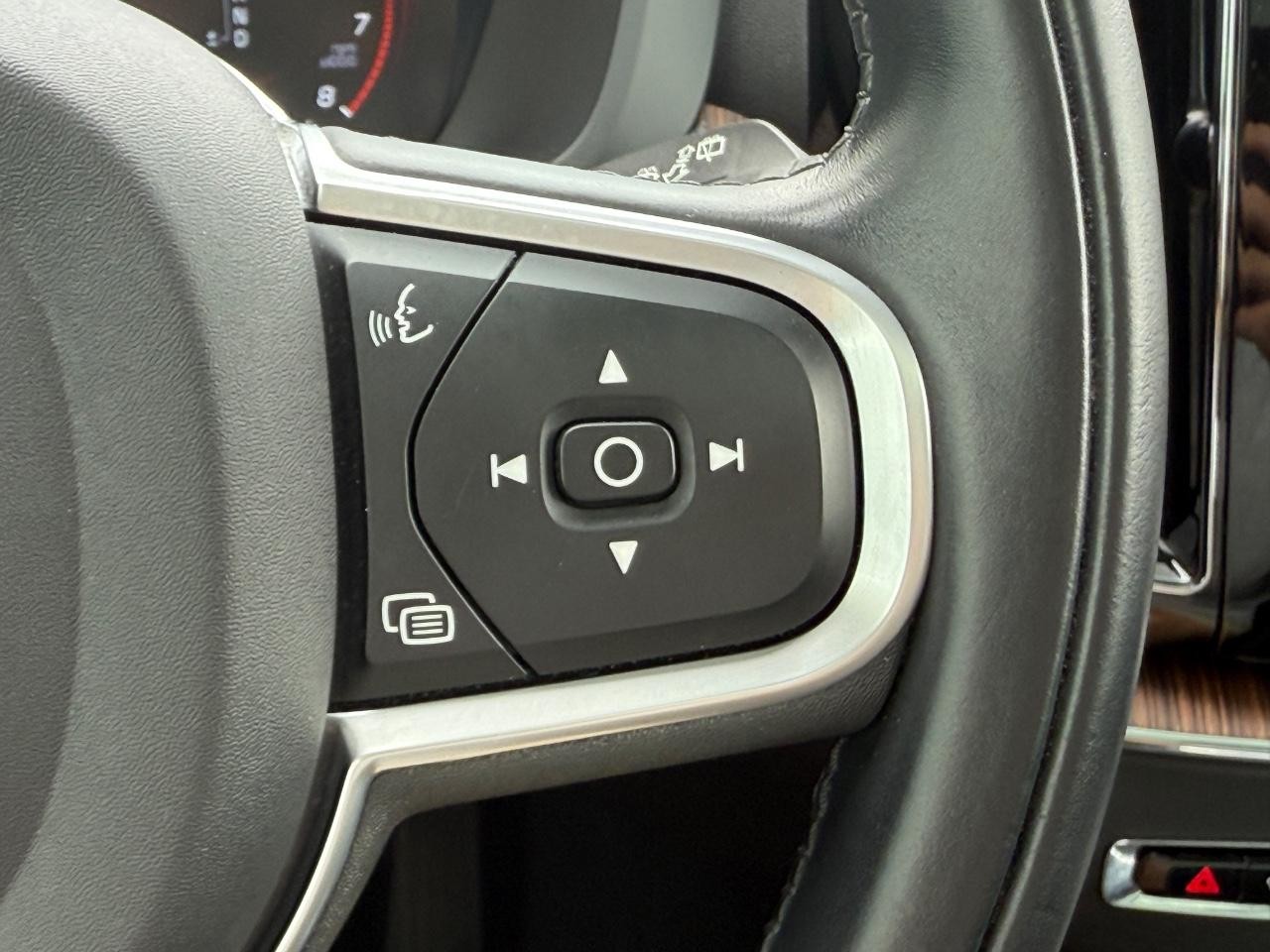 Volvo XC60 Vehicle Image 18