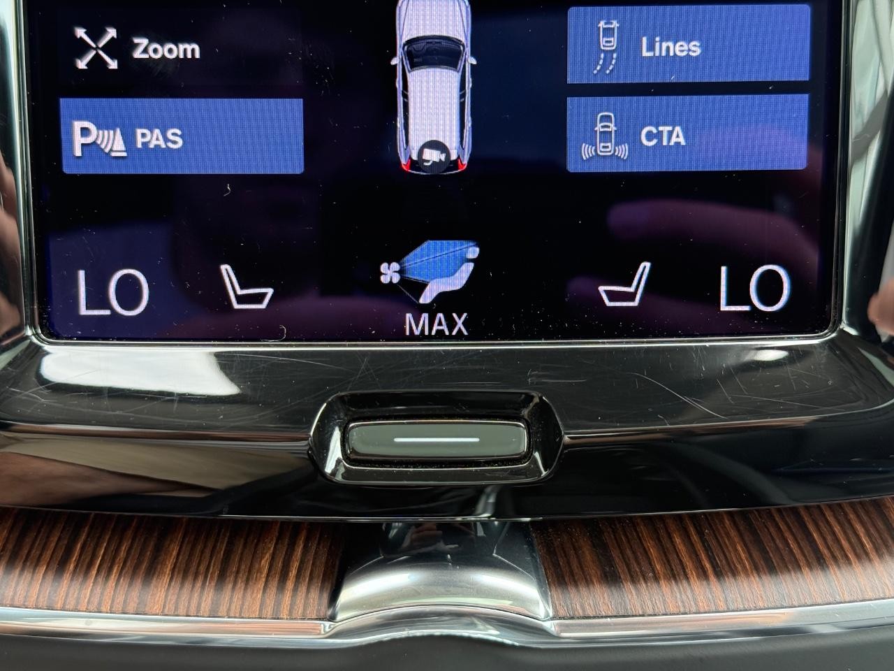 Volvo XC60 Vehicle Image 22